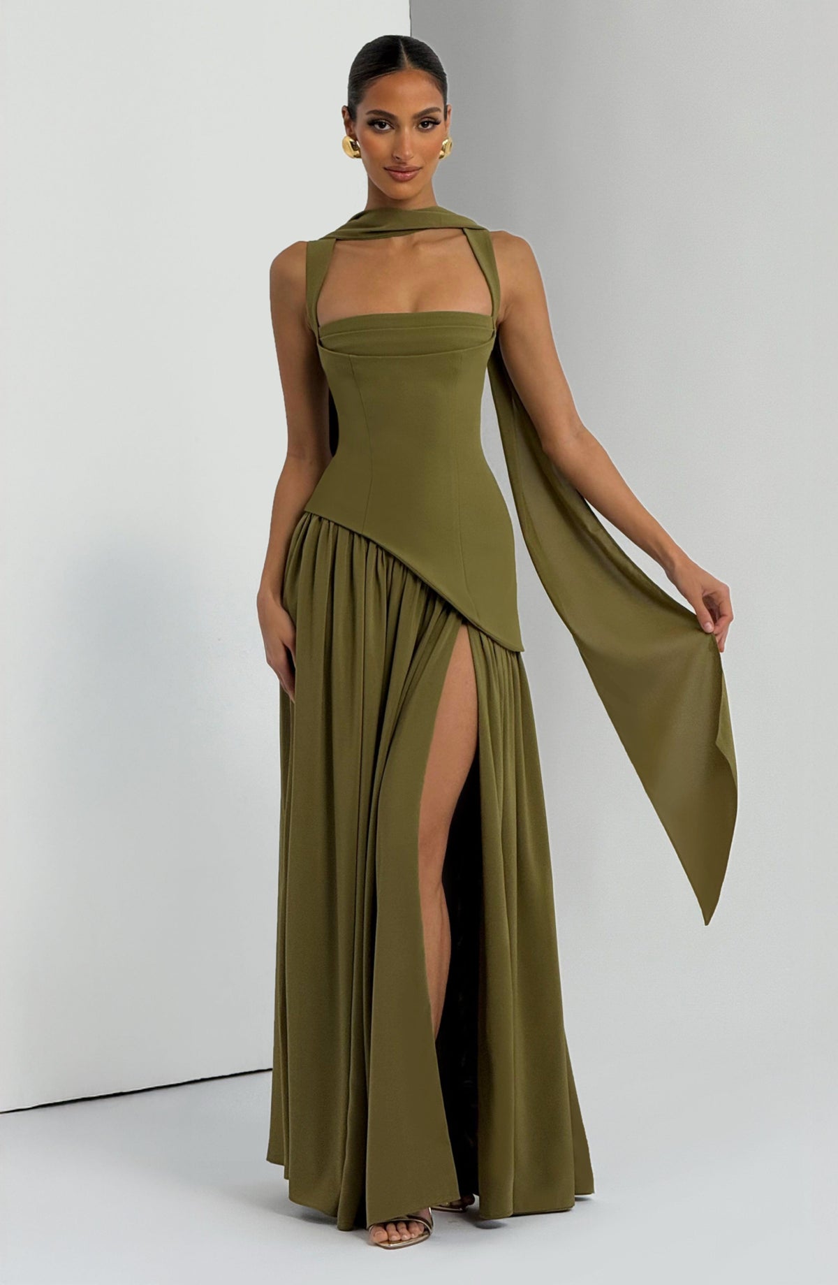 Aitana | Vestido maxi con tirantes y abertura lateral