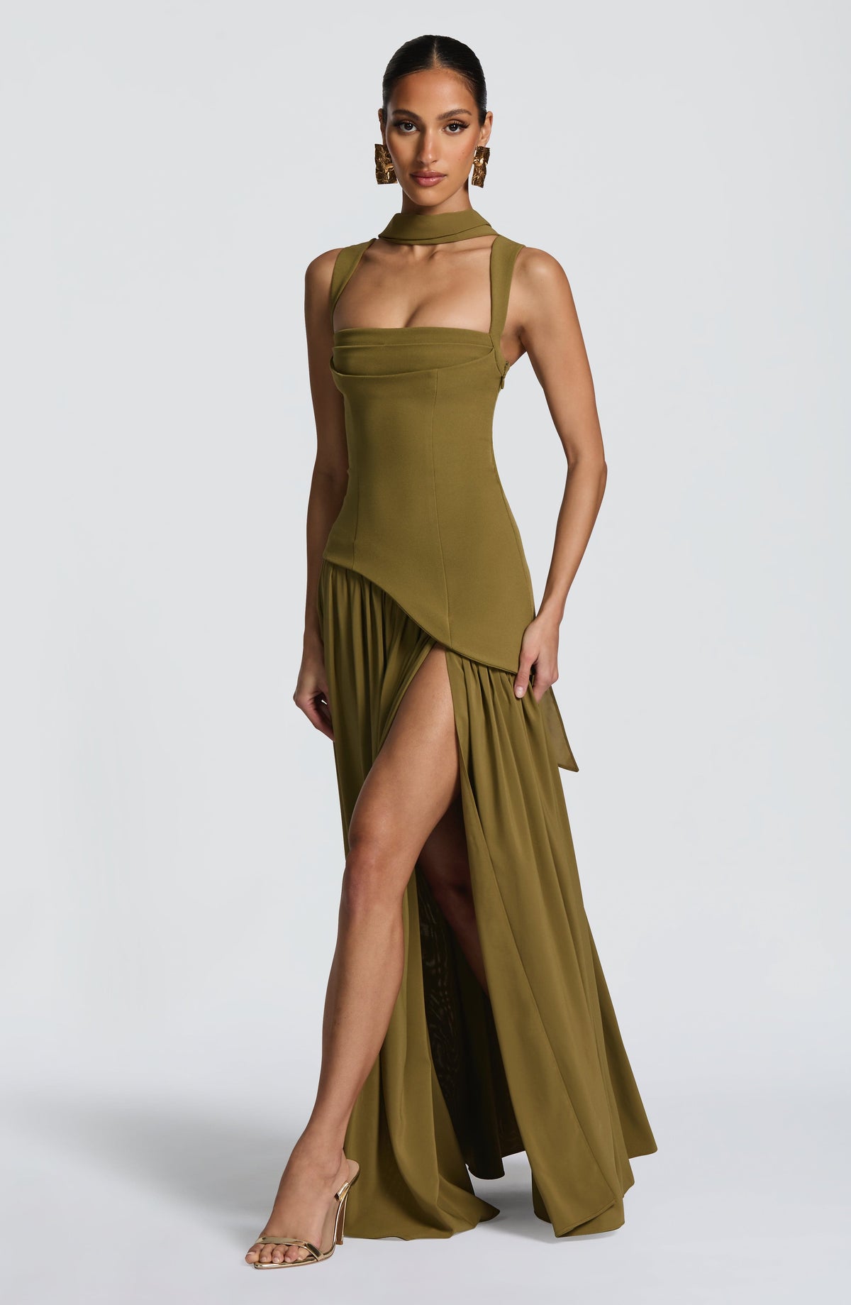 Aitana | Vestido maxi con tirantes y abertura lateral